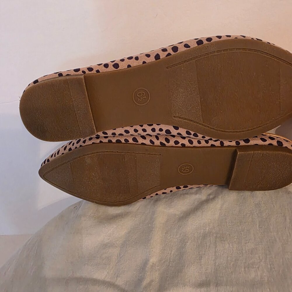 Universal Thread women's animal print slip-on flat shoe , size 6.5. - Picture 8 of 8